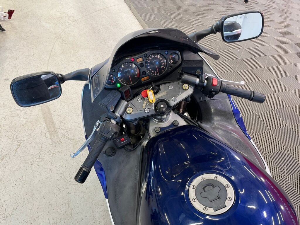 Suzuki - GSX - 1300R Hayabusa *Suomipyörä, Slipari, Ketjurasvari* Suzuki - GSX - 1300R Hayabusa *Suomipyörä, Slipari, Ketjurasvari* - Moottoripyörä