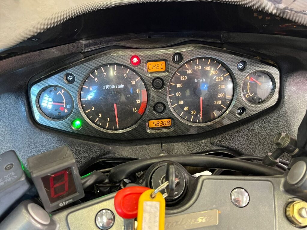 Suzuki - GSX - 1300R Hayabusa *Suomipyörä, Slipari, Ketjurasvari* Suzuki - GSX - 1300R Hayabusa *Suomipyörä, Slipari, Ketjurasvari* - Moottoripyörä