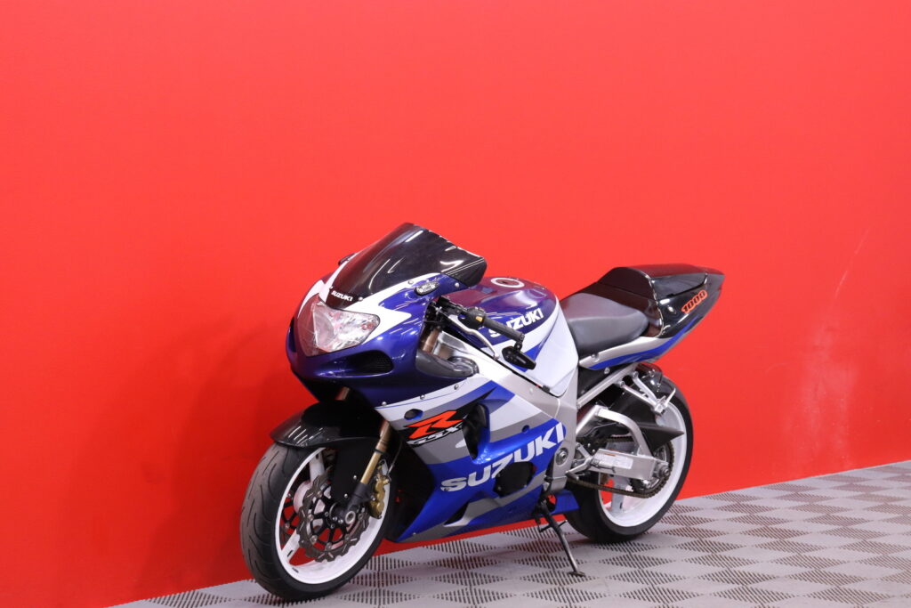 Suzuki - GSX-R - 1000 // Todella siisti! / Suomi-pyörä / IXIL / Ohjausiskari / Kliparit // Suzuki - GSX-R - 1000 // Todella siisti! / Suomi-pyörä / IXIL / Ohjausiskari / Kliparit // - Moottoripyörä