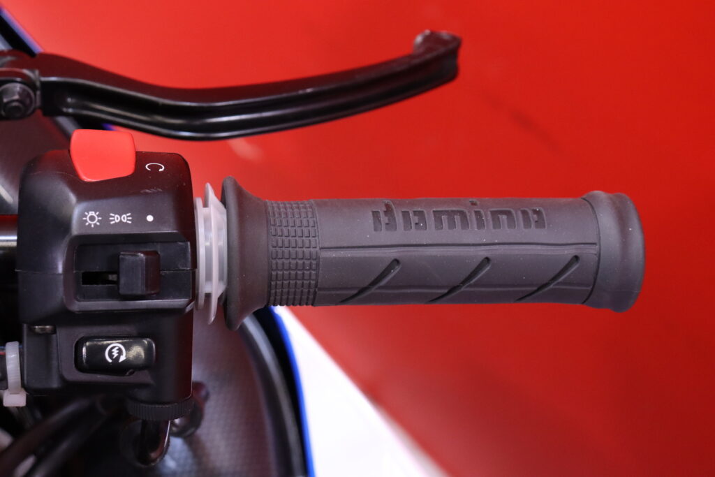 Suzuki - GSX-R - 1000 // Todella siisti! / Suomi-pyörä / IXIL / Ohjausiskari / Kliparit // Suzuki - GSX-R - 1000 // Todella siisti! / Suomi-pyörä / IXIL / Ohjausiskari / Kliparit // - Moottoripyörä