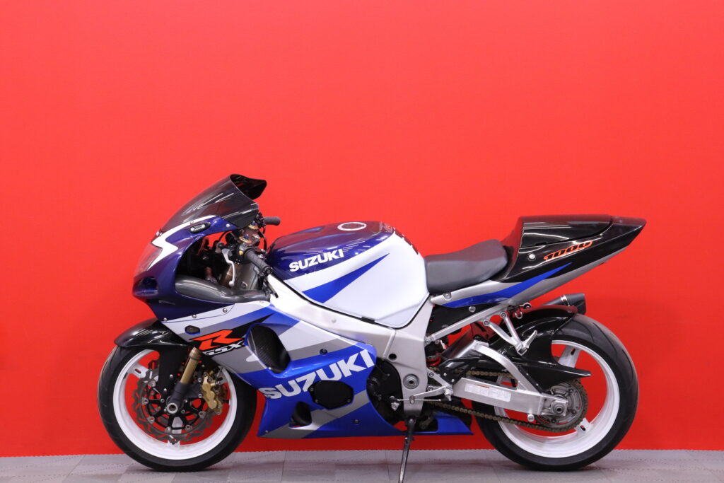 Suzuki - GSX-R - 1000 // Todella siisti! / Suomi-pyörä / IXIL / Ohjausiskari / Kliparit // Suzuki - GSX-R - 1000 // Todella siisti! / Suomi-pyörä / IXIL / Ohjausiskari / Kliparit // - Moottoripyörä