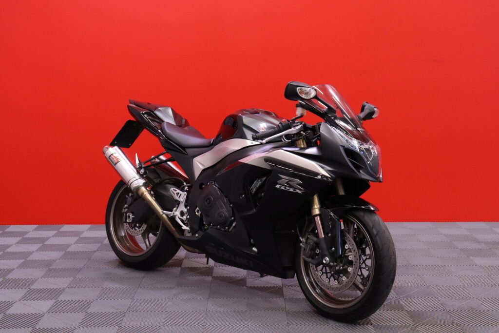 Suzuki - GSX-R - 1000 // Juuri saapunut! / Suomi-pyörä / Yoshimura putkisto / Huoltokirja / Ohjausiskari // Suzuki - GSX-R - 1000 // Juuri saapunut! / Suomi-pyörä / Yoshimura putkisto / Huoltokirja / Ohjausiskari // - Moottoripyörä