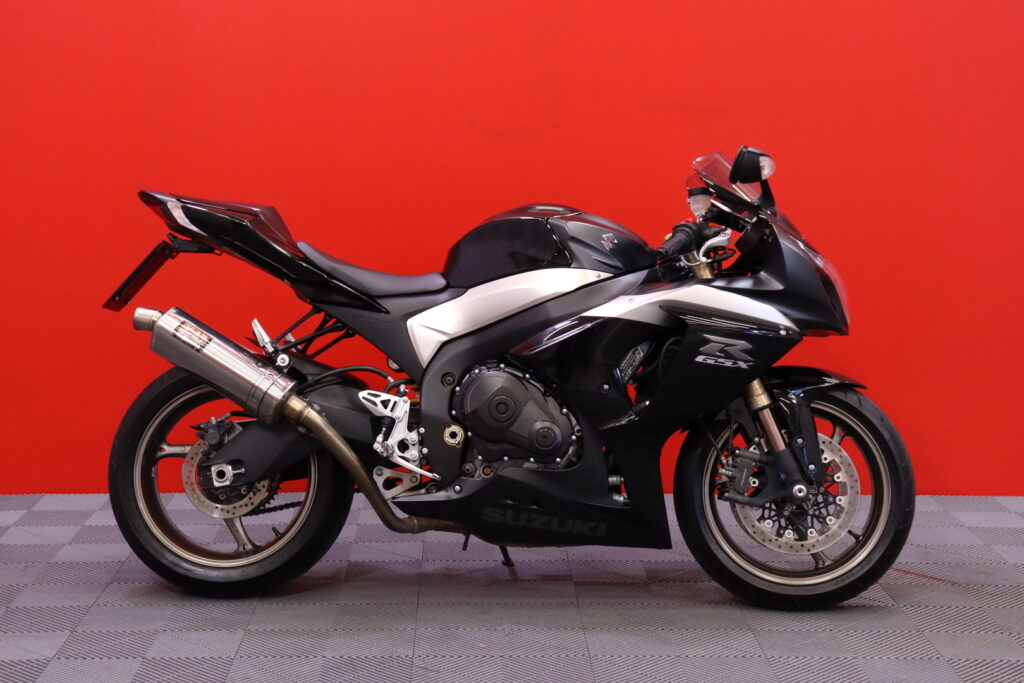 Suzuki - GSX-R - 1000 // Juuri saapunut! / Suomi-pyörä / Yoshimura putkisto / Huoltokirja / Ohjausiskari // Suzuki - GSX-R - 1000 // Juuri saapunut! / Suomi-pyörä / Yoshimura putkisto / Huoltokirja / Ohjausiskari // - Moottoripyörä