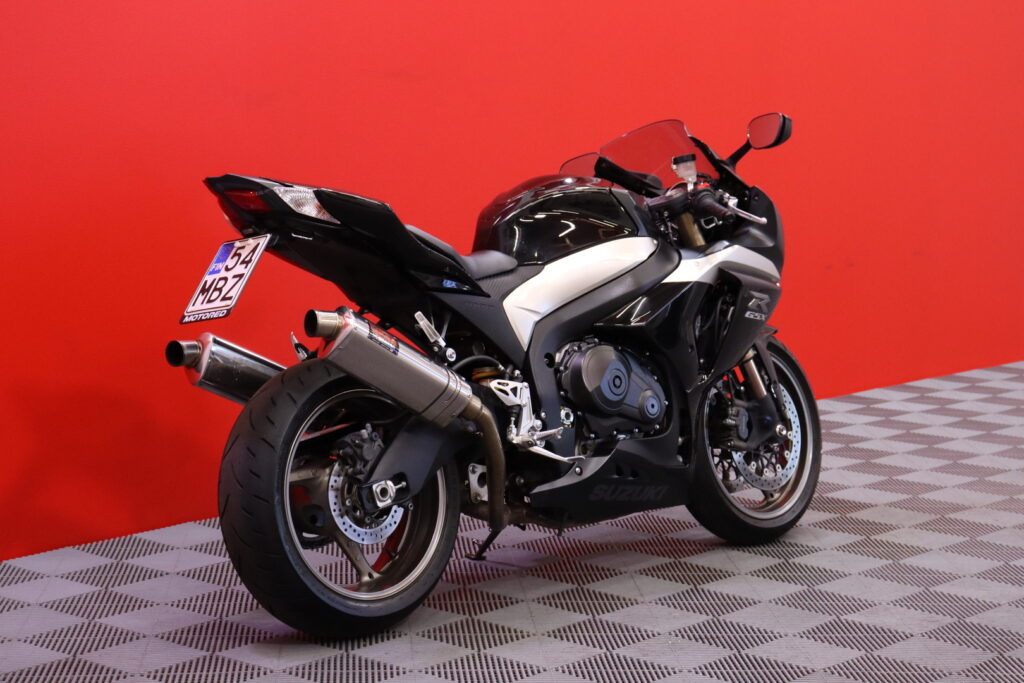 Suzuki - GSX-R - 1000 // Juuri saapunut! / Suomi-pyörä / Yoshimura putkisto / Huoltokirja / Ohjausiskari // Suzuki - GSX-R - 1000 // Juuri saapunut! / Suomi-pyörä / Yoshimura putkisto / Huoltokirja / Ohjausiskari // - Moottoripyörä