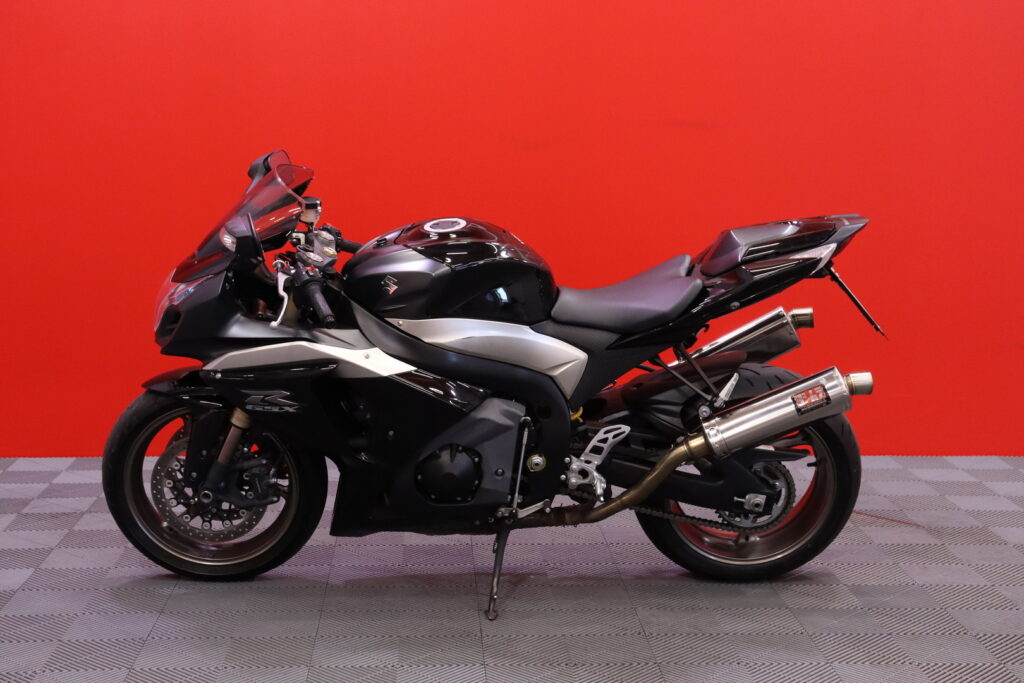 Suzuki - GSX-R - 1000 // Juuri saapunut! / Suomi-pyörä / Yoshimura putkisto / Huoltokirja / Ohjausiskari // Suzuki - GSX-R - 1000 // Juuri saapunut! / Suomi-pyörä / Yoshimura putkisto / Huoltokirja / Ohjausiskari // - Moottoripyörä