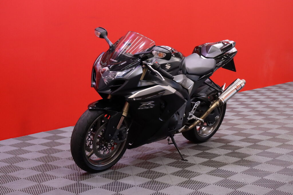 Suzuki - GSX-R - 1000 // Juuri saapunut! / Suomi-pyörä / Yoshimura putkisto / Huoltokirja / Ohjausiskari // Suzuki - GSX-R - 1000 // Juuri saapunut! / Suomi-pyörä / Yoshimura putkisto / Huoltokirja / Ohjausiskari // - Moottoripyörä