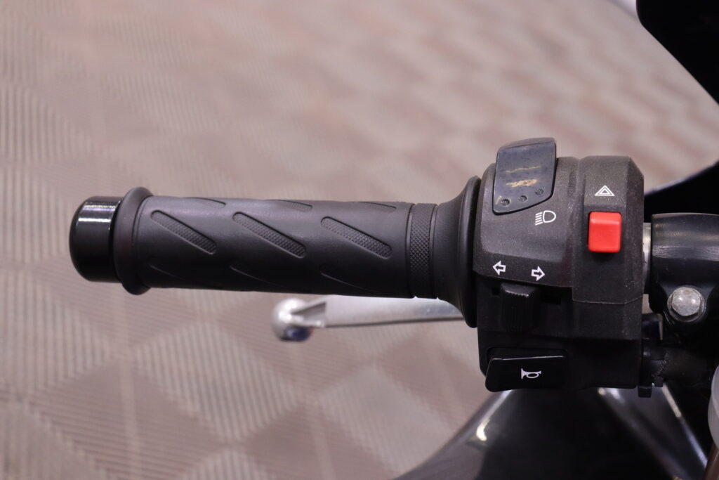 Suzuki - GSX-R - 1000 // Akrapovic / Säädettävä kahva / Hyvät renkaat // Suzuki - GSX-R - 1000 // Akrapovic / Säädettävä kahva / Hyvät renkaat // - Moottoripyörä