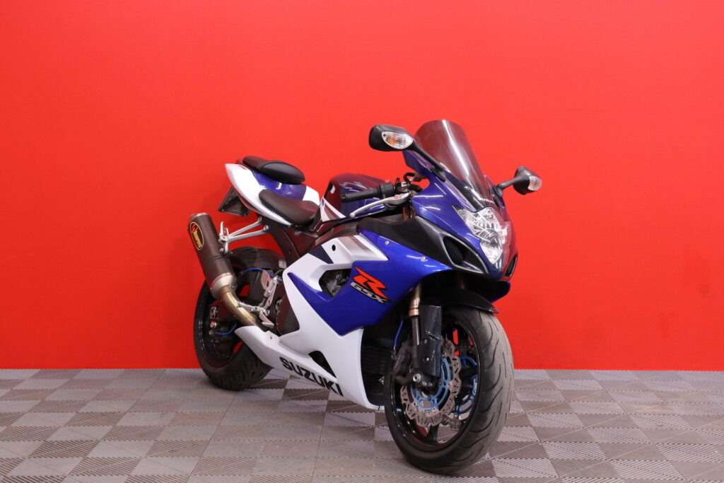 Suzuki - GSX-R - 1000 // Akrapovic / Säädettävä kahva / Hyvät renkaat // Suzuki - GSX-R - 1000 // Akrapovic / Säädettävä kahva / Hyvät renkaat // - Moottoripyörä