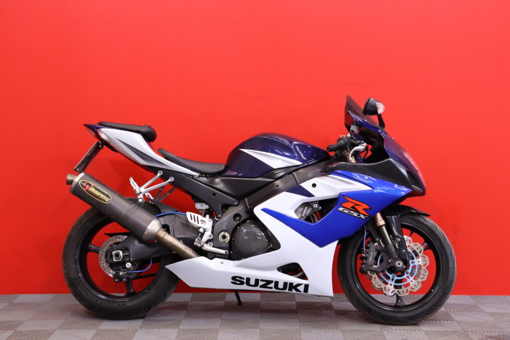Suzuki - GSX-R - 1000 // Akrapovic / Säädettävä kahva / Hyvät renkaat // Suzuki - GSX-R - 1000 // Akrapovic / Säädettävä kahva / Hyvät renkaat // - Moottoripyörä
