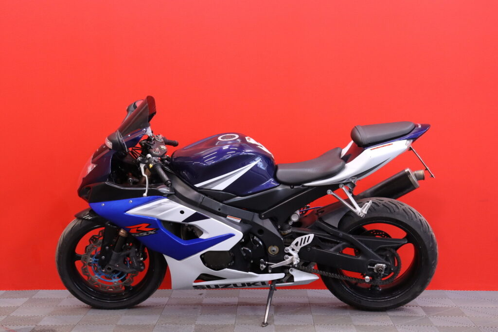 Suzuki - GSX-R - 1000 // Akrapovic / Säädettävä kahva / Hyvät renkaat // Suzuki - GSX-R - 1000 // Akrapovic / Säädettävä kahva / Hyvät renkaat // - Moottoripyörä