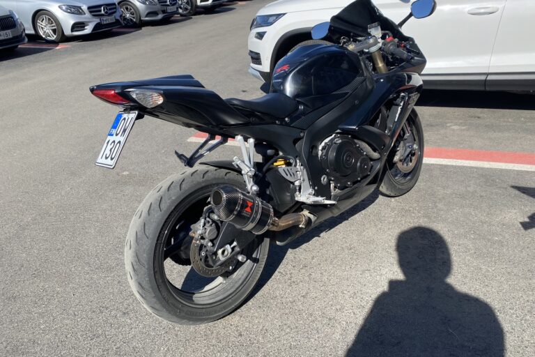 Suzuki - GSX-R - 600 // Juuri saapunut! / Huoltokirja / BlackWidow / Vaihdenäyttö // - Moottoripyörä