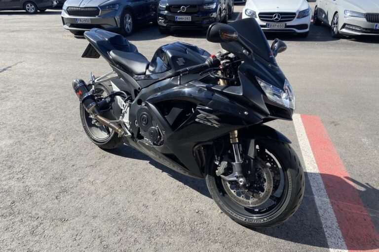 Suzuki - GSX-R - 600 // Juuri saapunut! / Huoltokirja / BlackWidow / Vaihdenäyttö // - Moottoripyörä