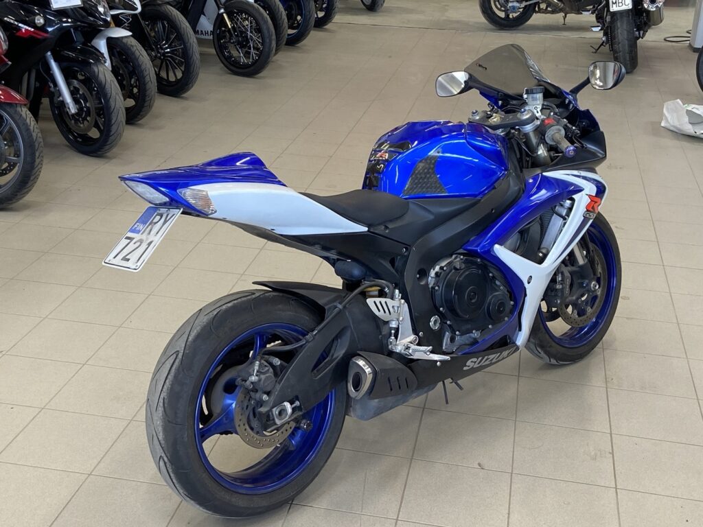 Suzuki - GSX-R - 600 // Suomi-pyörä / Huoltokirja / 2x-avain // Suzuki - GSX-R - 600 // Suomi-pyörä / Huoltokirja / 2x-avain // - Moottoripyörä