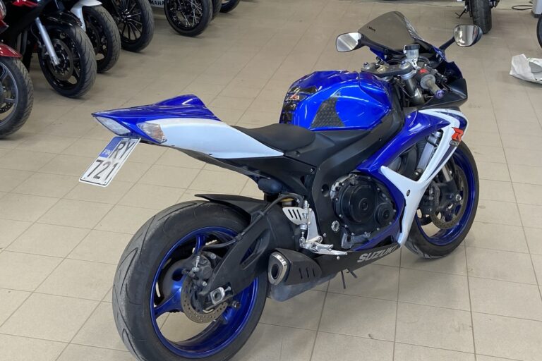 Suzuki - GSX-R - 600 // Suomi-pyörä / Huoltokirja / 2x-avain // - Moottoripyörä