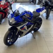 Suzuki - GSX-R - 600 // Suomi-pyörä / Huoltokirja / 2x-avain // - Moottoripyörä