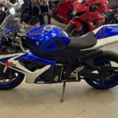 Suzuki - GSX-R - 600 // Suomi-pyörä / Huoltokirja / 2x-avain // - Moottoripyörä