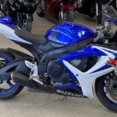 Suzuki - GSX-R - 600 // Suomi-pyörä / Huoltokirja / 2x-avain // - Moottoripyörä