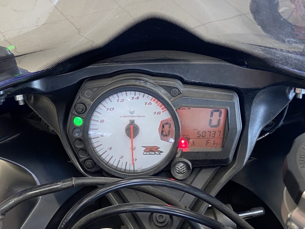 Suzuki - GSX-R - 600 // Suomi-pyörä / Huoltokirja / 2x-avain // Suzuki - GSX-R - 600 // Suomi-pyörä / Huoltokirja / 2x-avain // - Moottoripyörä