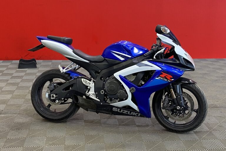 Suzuki - GSX-R - 750 // Juuri saapunut! / Putkisto / Suomi-pyörä // - Moottoripyörä