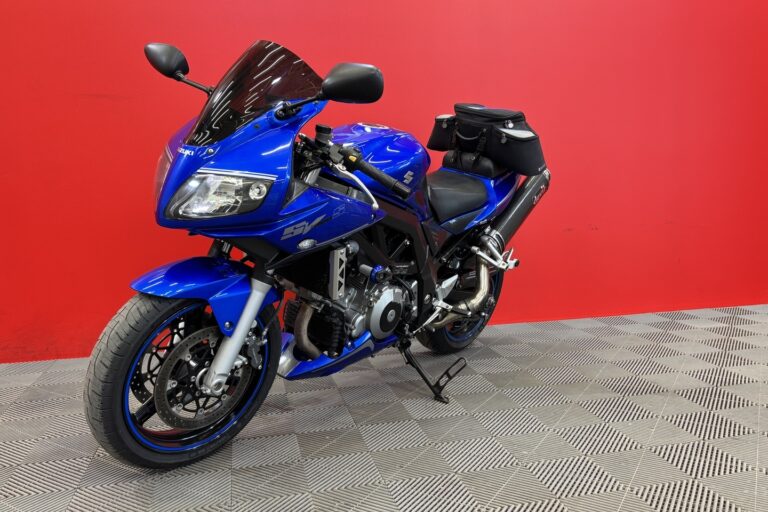 Suzuki - SV - 1000 S // Juuri saapunut! / Suomi-pyörä / Devil / Takalaukku // - Moottoripyörä