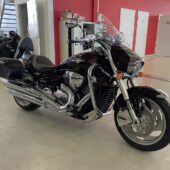 Suzuki - VZR - // Juuri saapunut! / Suomi-pyörä / Huoltokirja / Sissybar / Kaatumaraudat / 2x laukut // - Moottoripyörä