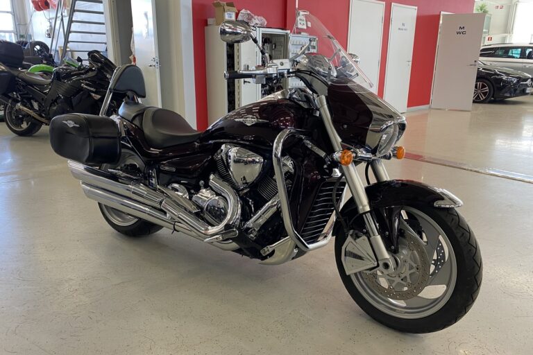 Suzuki - VZR - // Juuri saapunut! / Suomi-pyörä / Huoltokirja / Sissybar / Kaatumaraudat / 2x laukut // - Moottoripyörä