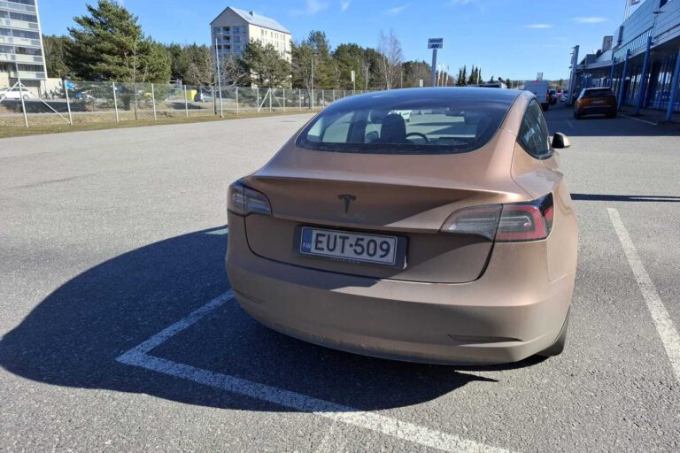 Tesla - Model 3 - RWD - Sedan