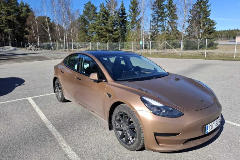 Tesla - Model 3 - RWD - Sedan