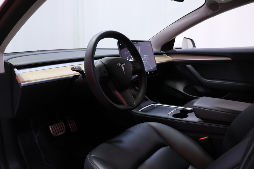 Tesla - Model 3 - Performance AWD 82 kWh // 2x Renkaat ja Vanteet / Koni iskunvaimentimet / Panorama / Tesla - Model 3 - Performance AWD 82 kWh // 2x Renkaat ja Vanteet / Koni iskunvaimentimet / Panorama / - Sedan