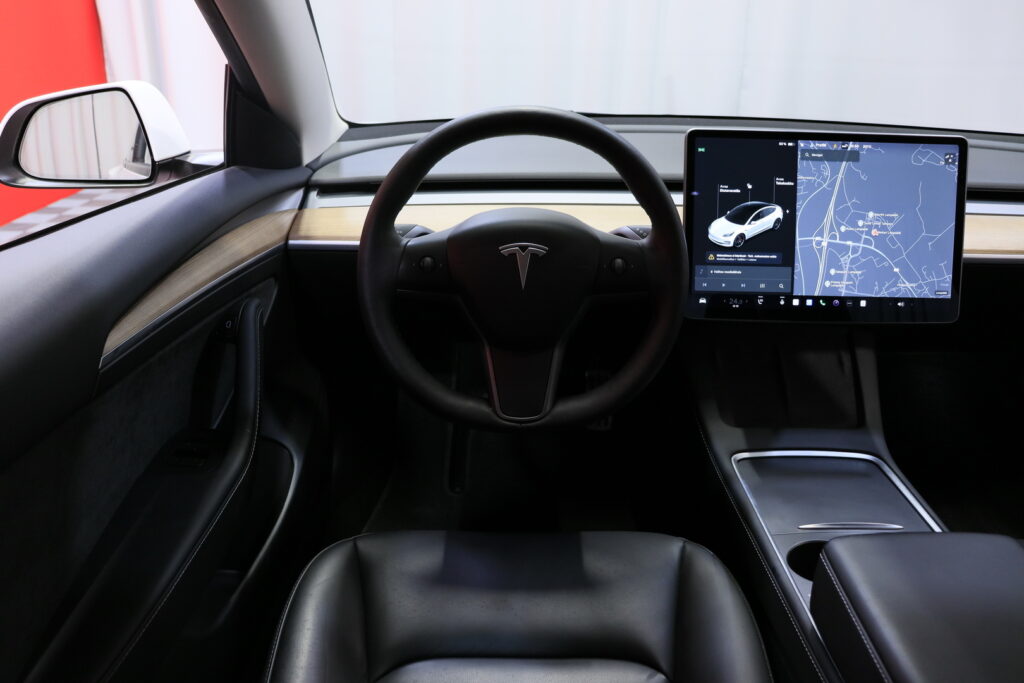 Tesla - Model 3 - Performance AWD 82 kWh // 2x Renkaat ja Vanteet / Koni iskunvaimentimet / Panorama / Tesla - Model 3 - Performance AWD 82 kWh // 2x Renkaat ja Vanteet / Koni iskunvaimentimet / Panorama / - Sedan