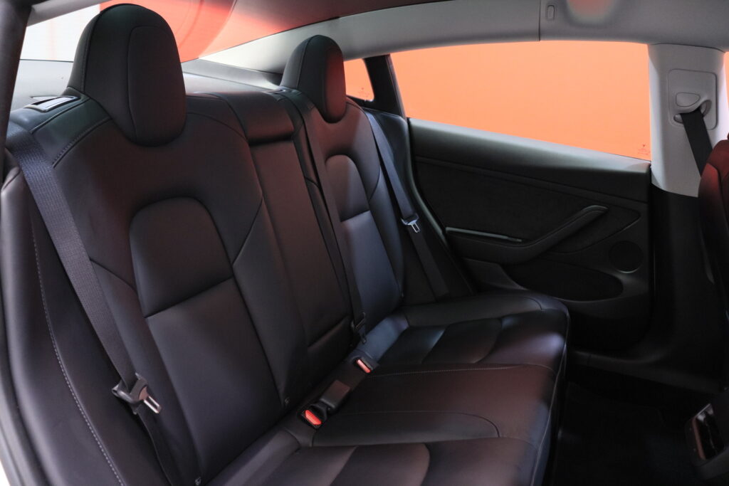 tuotekuva-Tesla-Model-3-IPX-136-2026-04-09-105606-25 tuotekuva-Tesla-Model-3-IPX-136-2026-04-09-105606-25