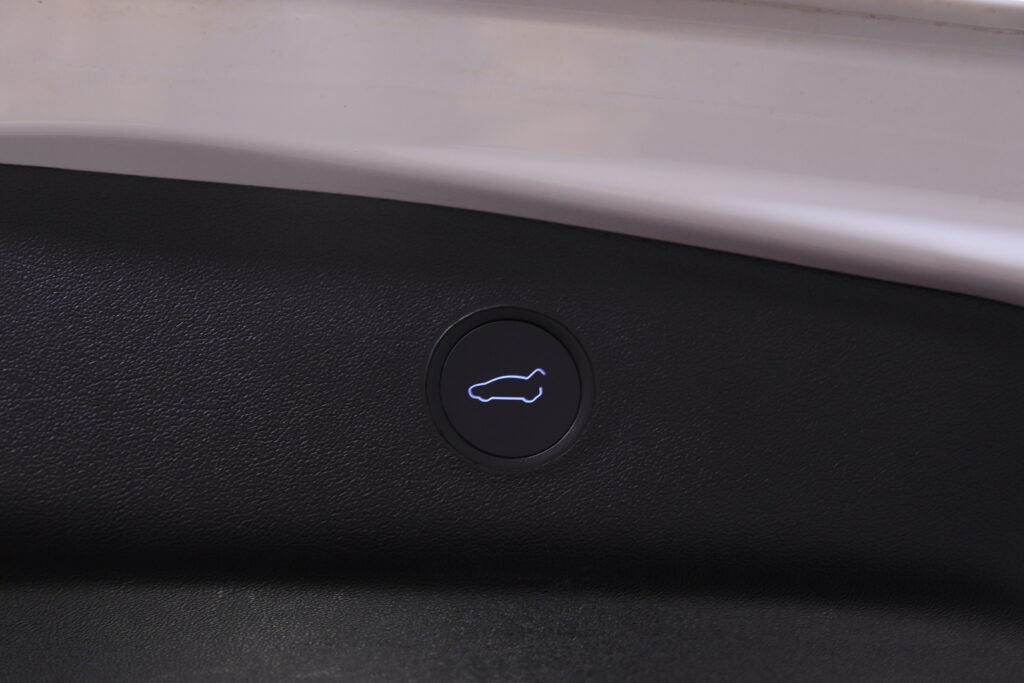 tuotekuva-Tesla-Model-3-IPX-136-2026-04-09-105606-28 tuotekuva-Tesla-Model-3-IPX-136-2026-04-09-105606-28