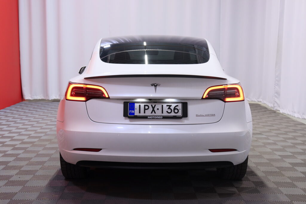Tesla - Model 3 - Performance AWD 82 kWh // 2x Renkaat ja Vanteet / Koni iskunvaimentimet / Panorama / Tesla - Model 3 - Performance AWD 82 kWh // 2x Renkaat ja Vanteet / Koni iskunvaimentimet / Panorama / - Sedan
