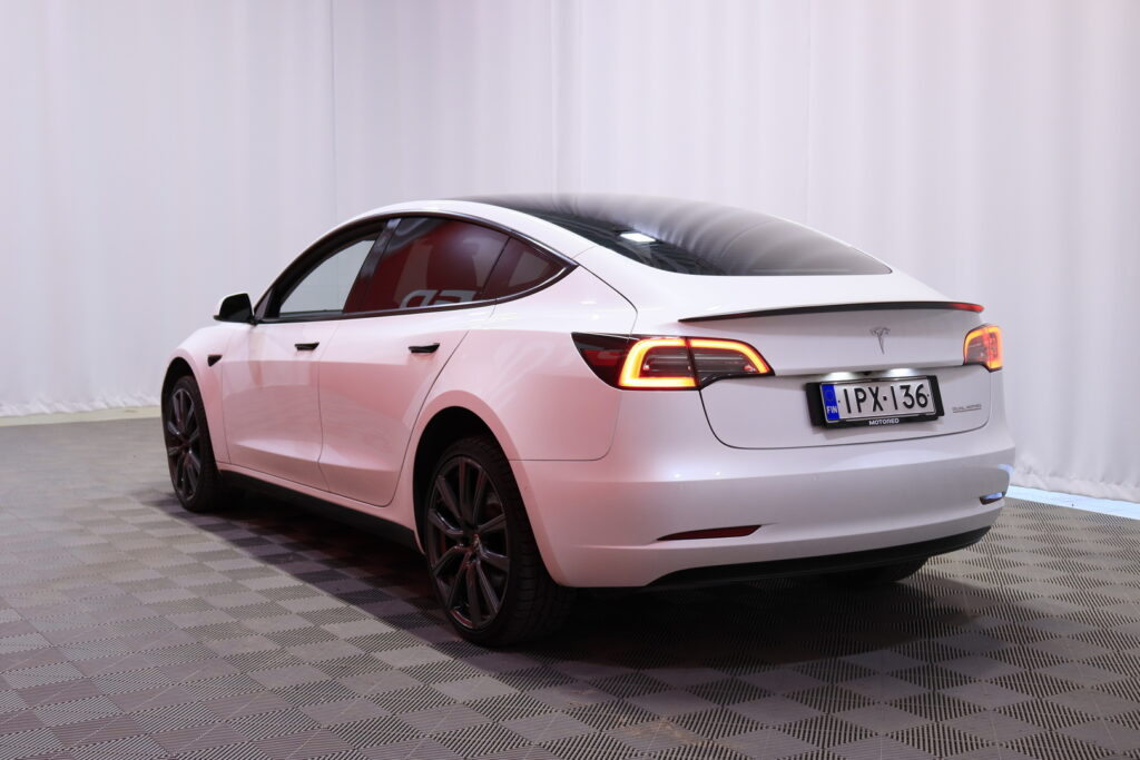 Tesla - Model 3 - Performance AWD 82 kWh // 2x Renkaat ja Vanteet / Koni iskunvaimentimet / Panorama / Tesla - Model 3 - Performance AWD 82 kWh // 2x Renkaat ja Vanteet / Koni iskunvaimentimet / Panorama / - Sedan