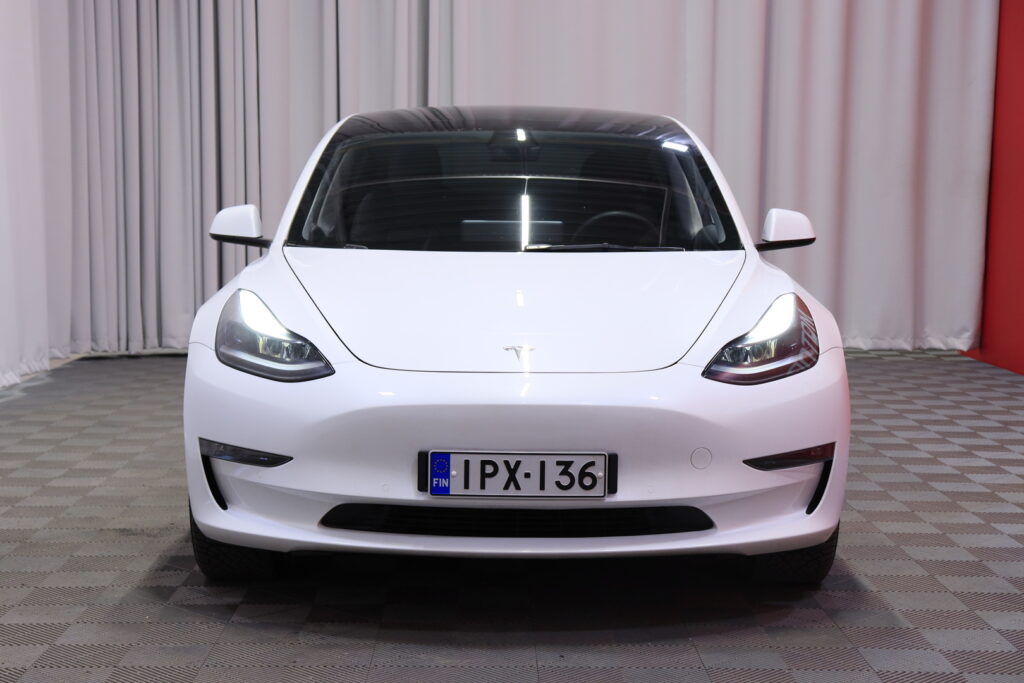 Tesla - Model 3 - Performance AWD 82 kWh // 2x Renkaat ja Vanteet / Koni iskunvaimentimet / Panorama / Tesla - Model 3 - Performance AWD 82 kWh // 2x Renkaat ja Vanteet / Koni iskunvaimentimet / Panorama / - Sedan