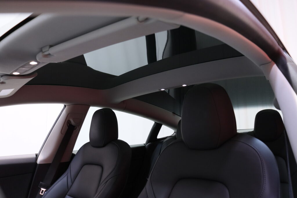 Tesla - Model 3 - Performance AWD 82 kWh // 2x Renkaat ja Vanteet / Koni iskunvaimentimet / Panorama / Tesla - Model 3 - Performance AWD 82 kWh // 2x Renkaat ja Vanteet / Koni iskunvaimentimet / Panorama / - Sedan