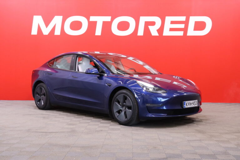 Tesla - Model 3 - Long Range / 1.om Suomi-auto / Matrix LED / Vetokoukku / AMD Ryzen / Premium Audio / Adapt.vakkari / 2x vanteet / 2x renkaat / - Sedan