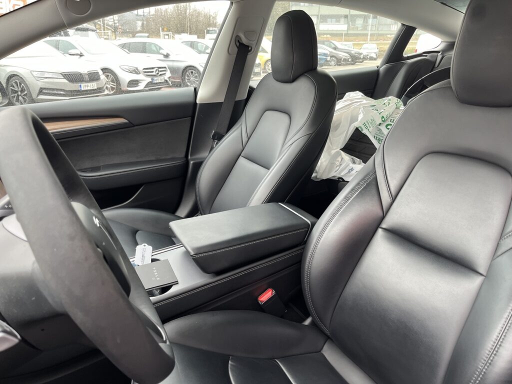 Tesla - Model 3 - RWD // 1.om Suomi-auto / AMD Ryzen / Vakionopeudensäädin (ACC) / Autopilot / Panorama / Tesla - Model 3 - RWD // 1.om Suomi-auto / AMD Ryzen / Vakionopeudensäädin (ACC) / Autopilot / Panorama / - Sedan