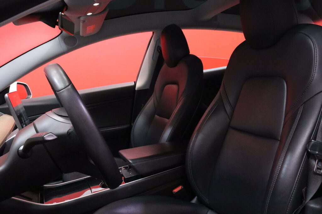 Tesla - Model 3 - Long Range AWD // ACC / Vetokoukku / LED / Premium Audio // Tesla - Model 3 - Long Range AWD // ACC / Vetokoukku / LED / Premium Audio // - Sedan