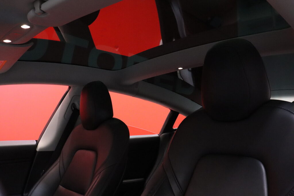 Tesla - Model 3 - Long Range AWD // ACC / Vetokoukku / LED / Premium Audio // Tesla - Model 3 - Long Range AWD // ACC / Vetokoukku / LED / Premium Audio // - Sedan