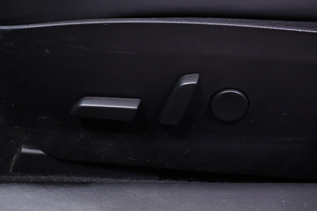 Tesla - Model 3 - Long Range AWD // ACC / Vetokoukku / LED / Premium Audio // Tesla - Model 3 - Long Range AWD // ACC / Vetokoukku / LED / Premium Audio // - Sedan