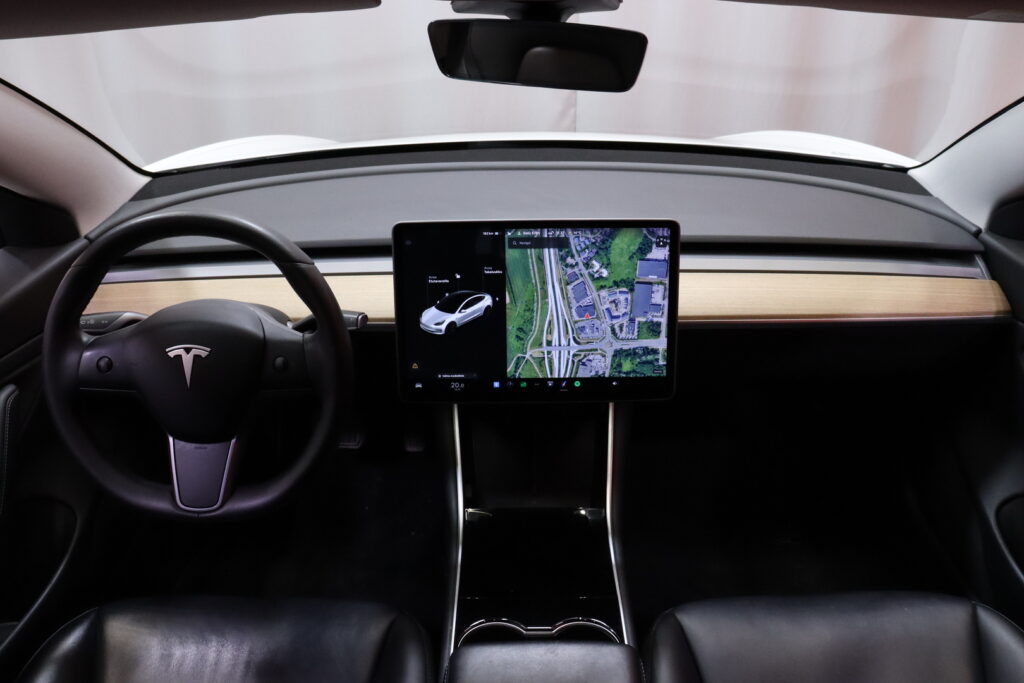 tuotekuva-Tesla-Model-3-RVR-733-2026-03-09-103006-17 tuotekuva-Tesla-Model-3-RVR-733-2026-03-09-103006-17