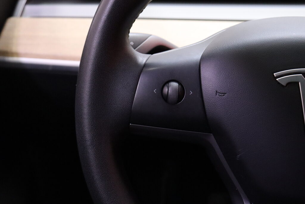 tuotekuva-Tesla-Model-3-RVR-733-2026-03-09-103006-19 tuotekuva-Tesla-Model-3-RVR-733-2026-03-09-103006-19