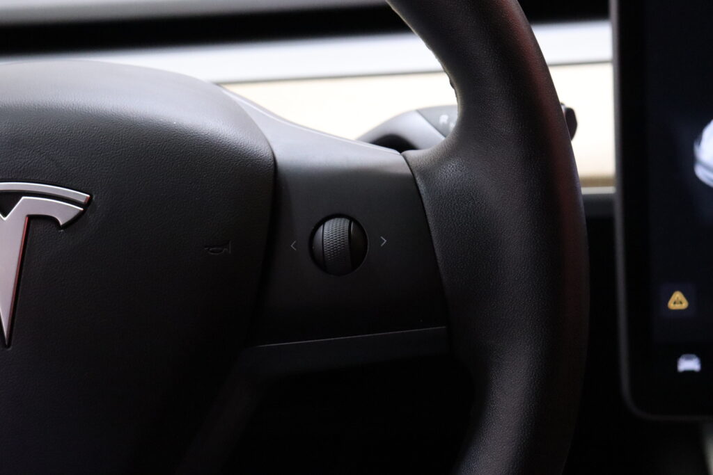 tuotekuva-Tesla-Model-3-RVR-733-2026-03-09-103006-20 tuotekuva-Tesla-Model-3-RVR-733-2026-03-09-103006-20