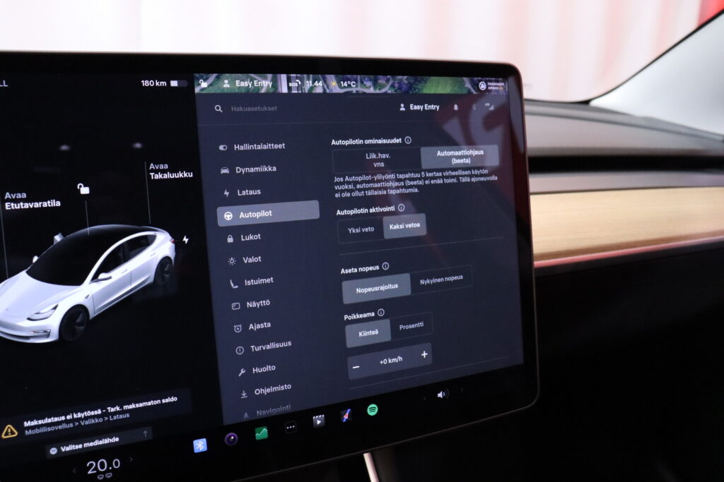 tuotekuva-Tesla-Model-3-RVR-733-2026-03-09-103006-23 tuotekuva-Tesla-Model-3-RVR-733-2026-03-09-103006-23