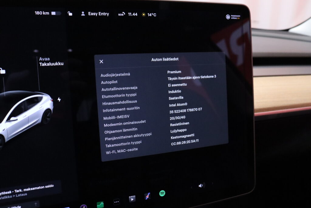 tuotekuva-Tesla-Model-3-RVR-733-2026-03-09-103006-25 tuotekuva-Tesla-Model-3-RVR-733-2026-03-09-103006-25