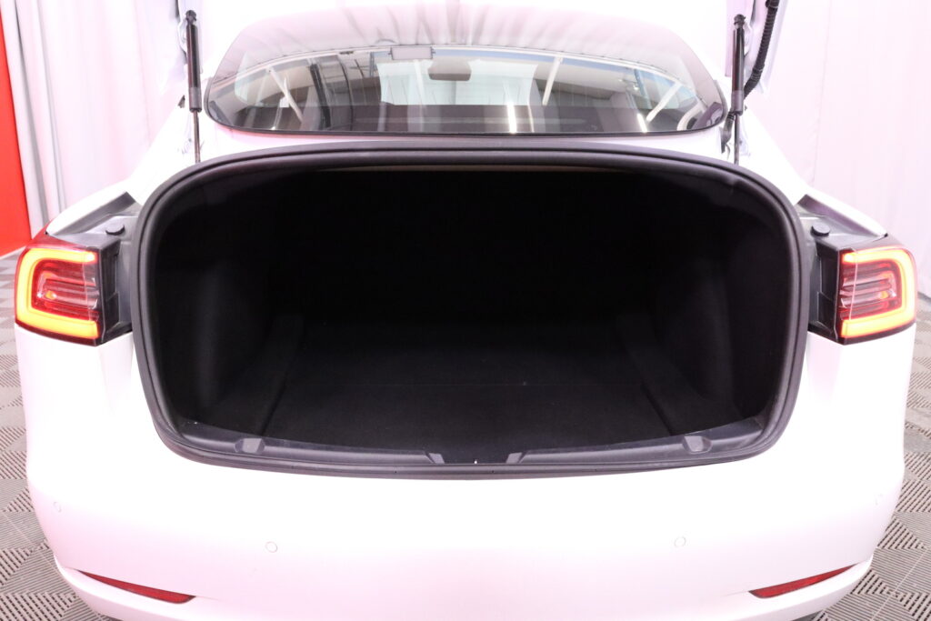 Tesla - Model 3 - Long Range AWD // ACC / Vetokoukku / LED / Premium Audio // Tesla - Model 3 - Long Range AWD // ACC / Vetokoukku / LED / Premium Audio // - Sedan