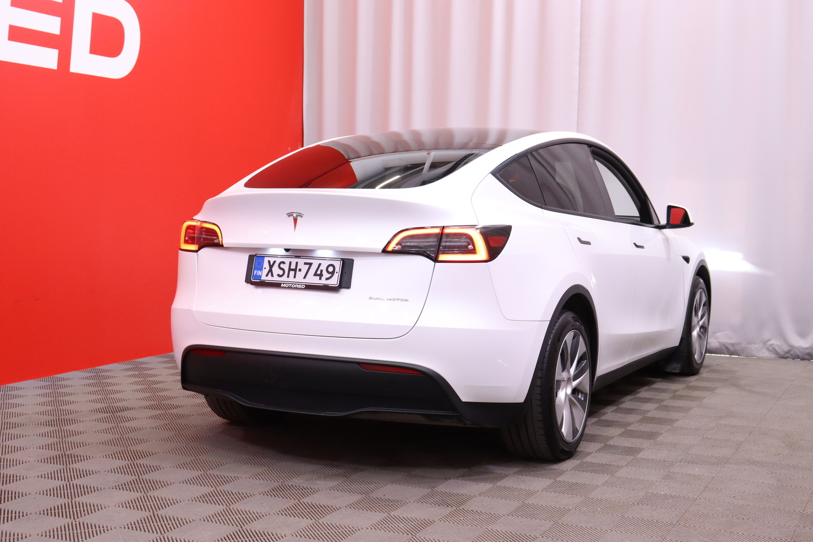 Tesla - Model Y - Long Range AWD // ALV / 1.om Suomi-auto / AMD Ryzen / Autopilot / Matrix / Adapt.vakkari / Premium audio / SOH 94% // - Maastoauto