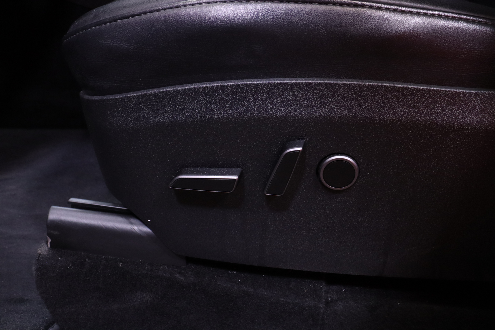 Tesla - Model Y - Long Range AWD // ALV / 1.om Suomi-auto / AMD Ryzen / Autopilot / Matrix / Adapt.vakkari / Premium audio / SOH 94% // - Maastoauto