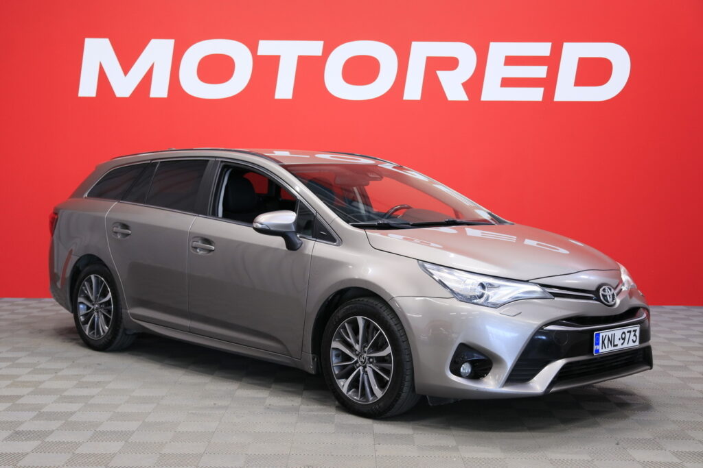Toyota - Avensis - 2,0 D-4D Active Touring Sports / 2-om Suomi-auto / Webasto / Koukku / Kamera / LED / Vakkari / Navi - Farmari